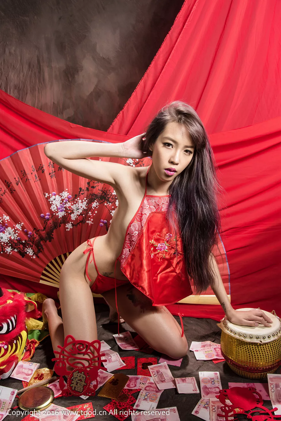[TGOD推女神]2016.03.02_嫩模Meow喵喵哒第二刊完美身材演绎单车女郎红包诱惑42P