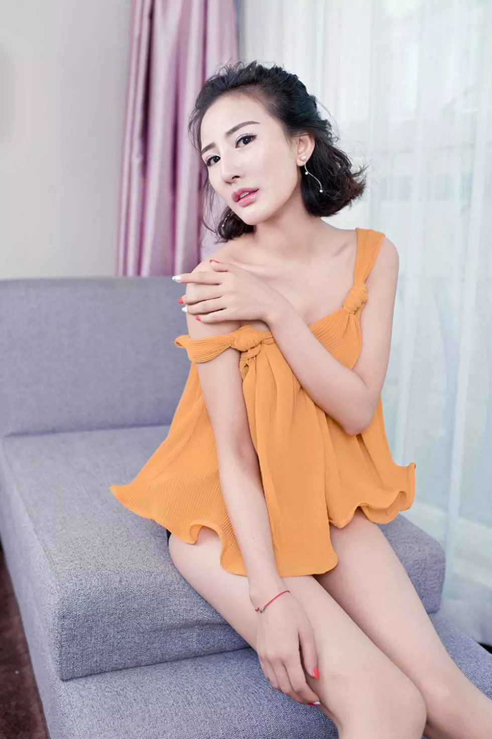 XiuRen第590期_娇媚女人梅哥白色高叉连体内衣浴缸里奶油摸身湿身诱惑写真51P