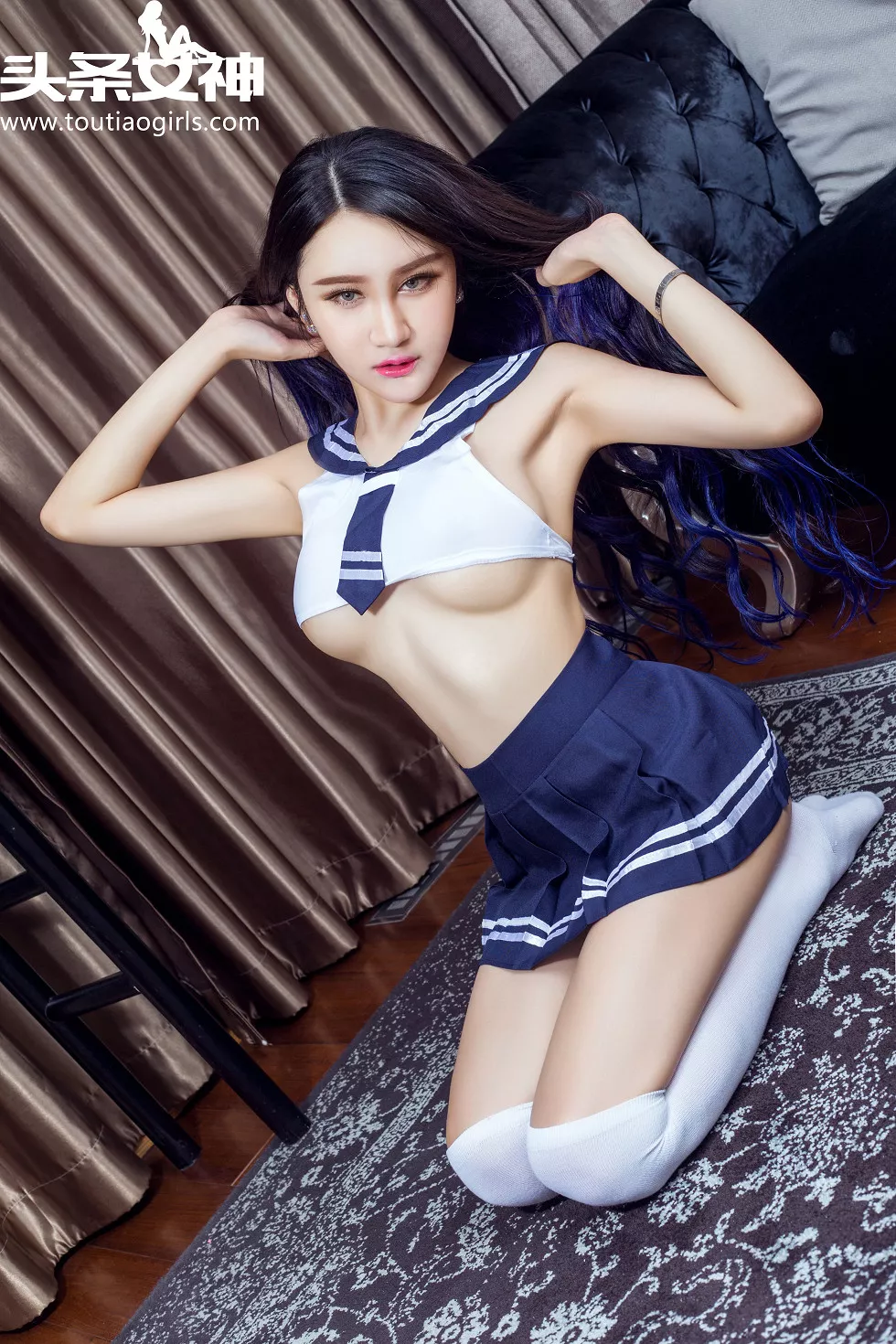 [Toutiao头条女神]No.156_嫩模信悦儿学生制服秀豪乳露点美臀屁沟撩人诱惑写真21P