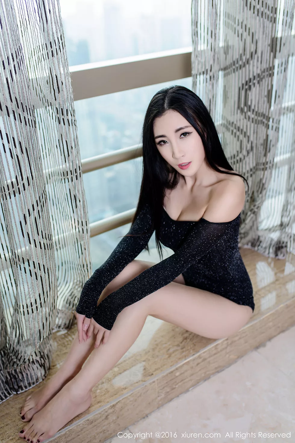 XiuRen第602期_嫩模Wendy智秀居家私房牛仔热裤全裸上身豪乳美臀诱惑写真49P