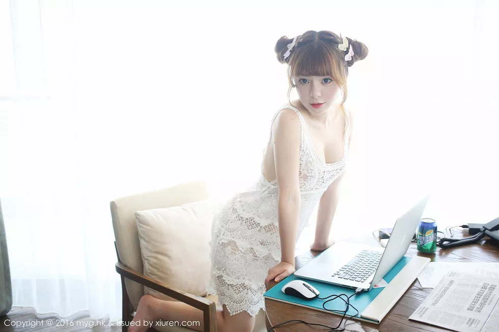 [MyGirl美媛馆]Vol.225_嫩模粉芭比VV三亚旅拍性感粉红内衣秀豪乳美臀诱惑写真52P