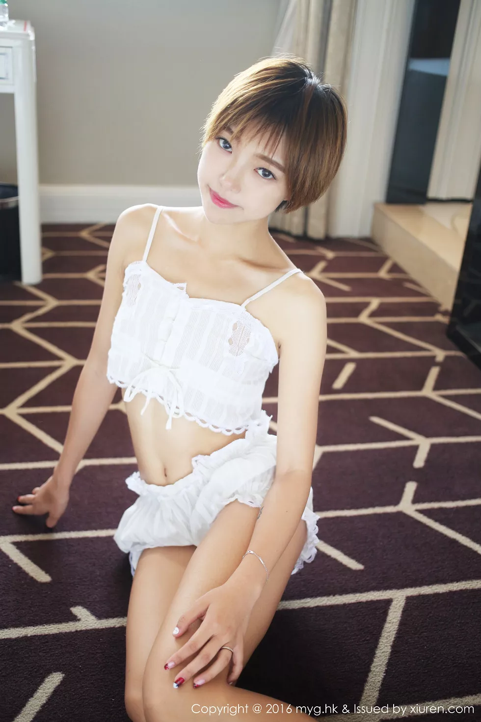 [MyGirl美媛馆]Vol.222_嫩模冯木木LRIS白色吊带内衣脱内裤秀翘臀撩人诱惑写真45P