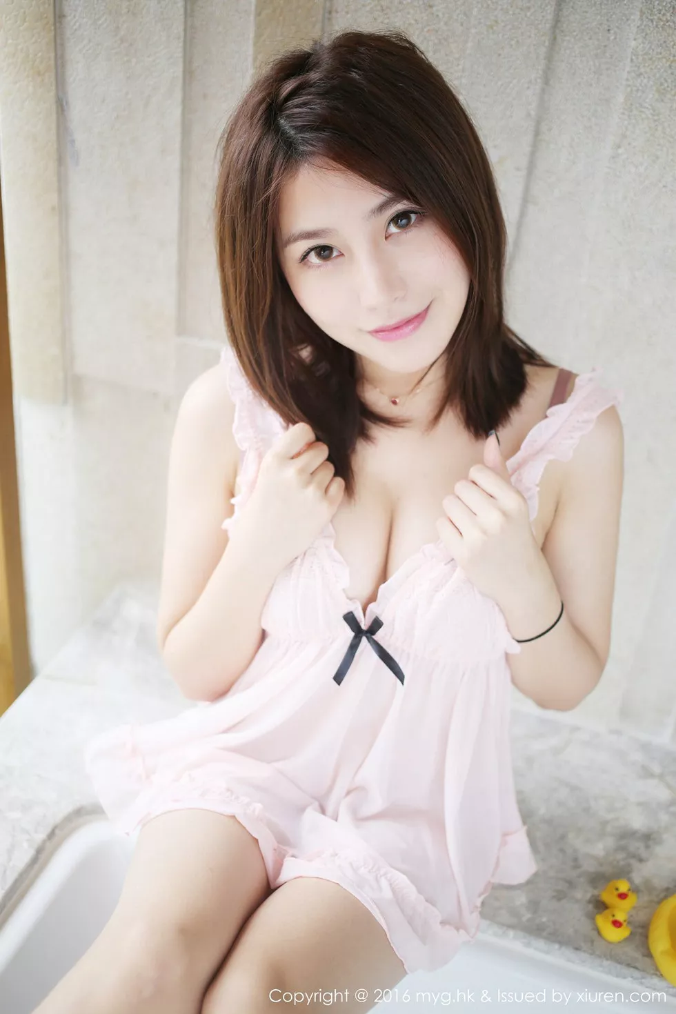 [MyGirl美媛馆]Vol.228_许诺Sabrina三亚旅拍第2套浴室里粉红内衣秀豪乳写真60P