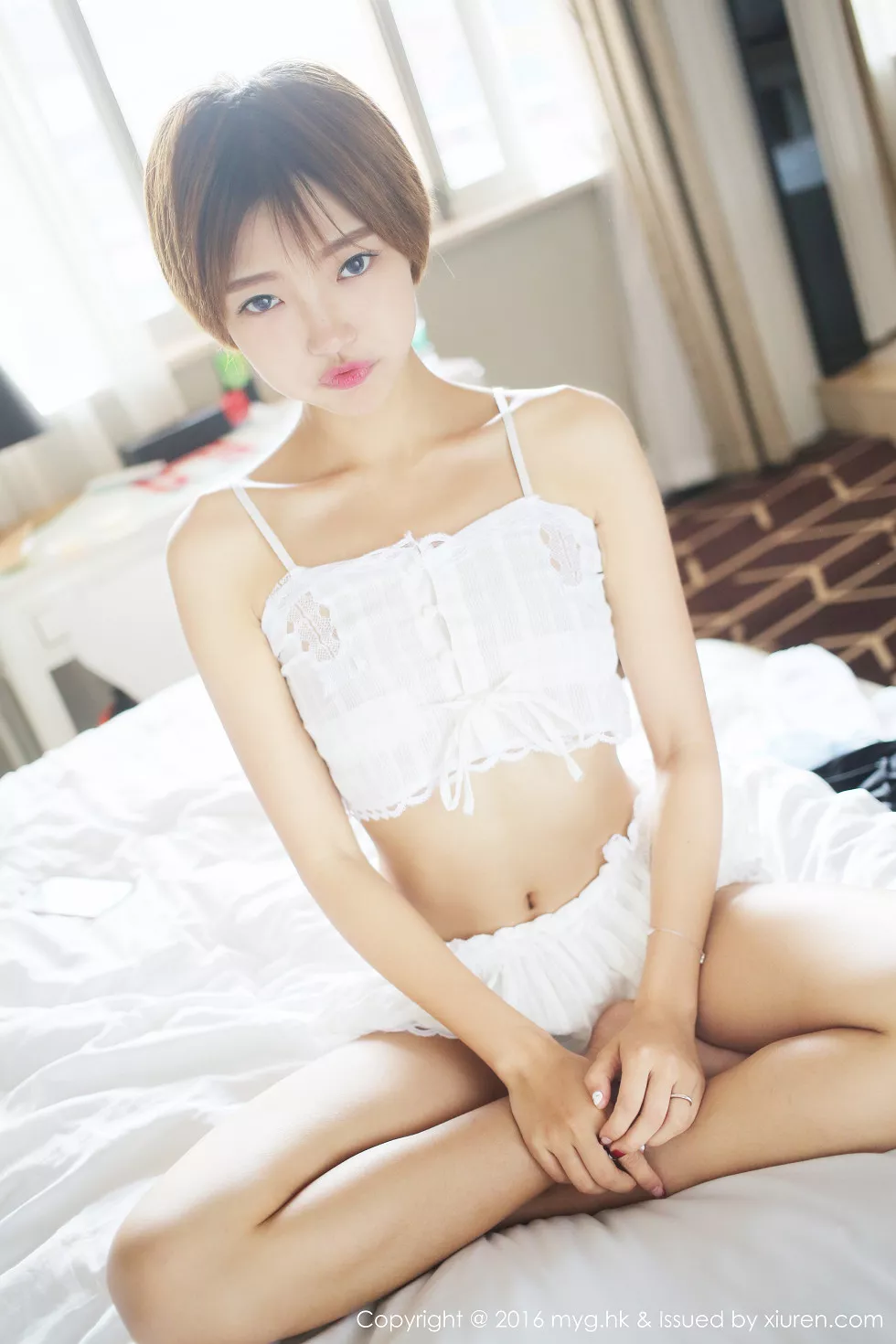 [MyGirl美媛馆]Vol.222_嫩模冯木木LRIS白色吊带内衣脱内裤秀翘臀撩人诱惑写真45P