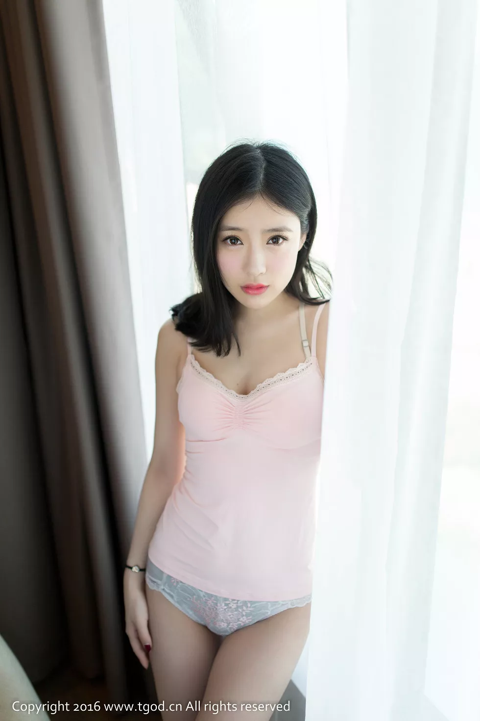 [TGOD推女神]2016.06.13_越南芽庄旅拍之施忆佳KITTY酱第五刊粉红吊带背心性感写真40P