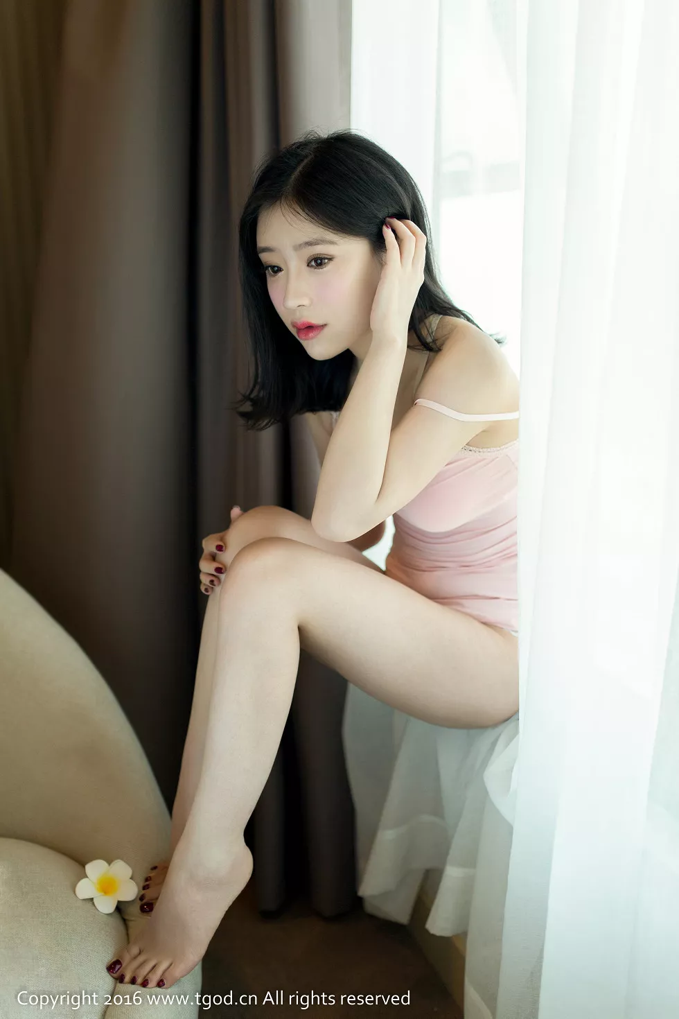 [TGOD推女神]2016.06.13_越南芽庄旅拍之施忆佳KITTY酱第五刊粉红吊带背心性感写真40P