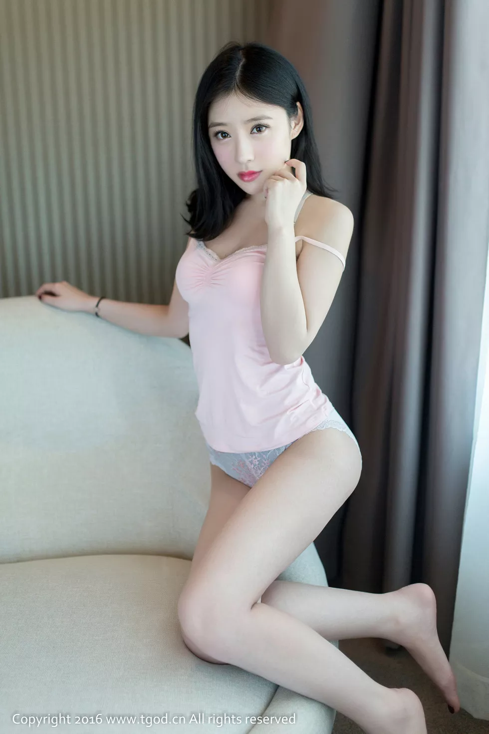 [TGOD推女神]2016.06.13_越南芽庄旅拍之施忆佳KITTY酱第五刊粉红吊带背心性感写真40P