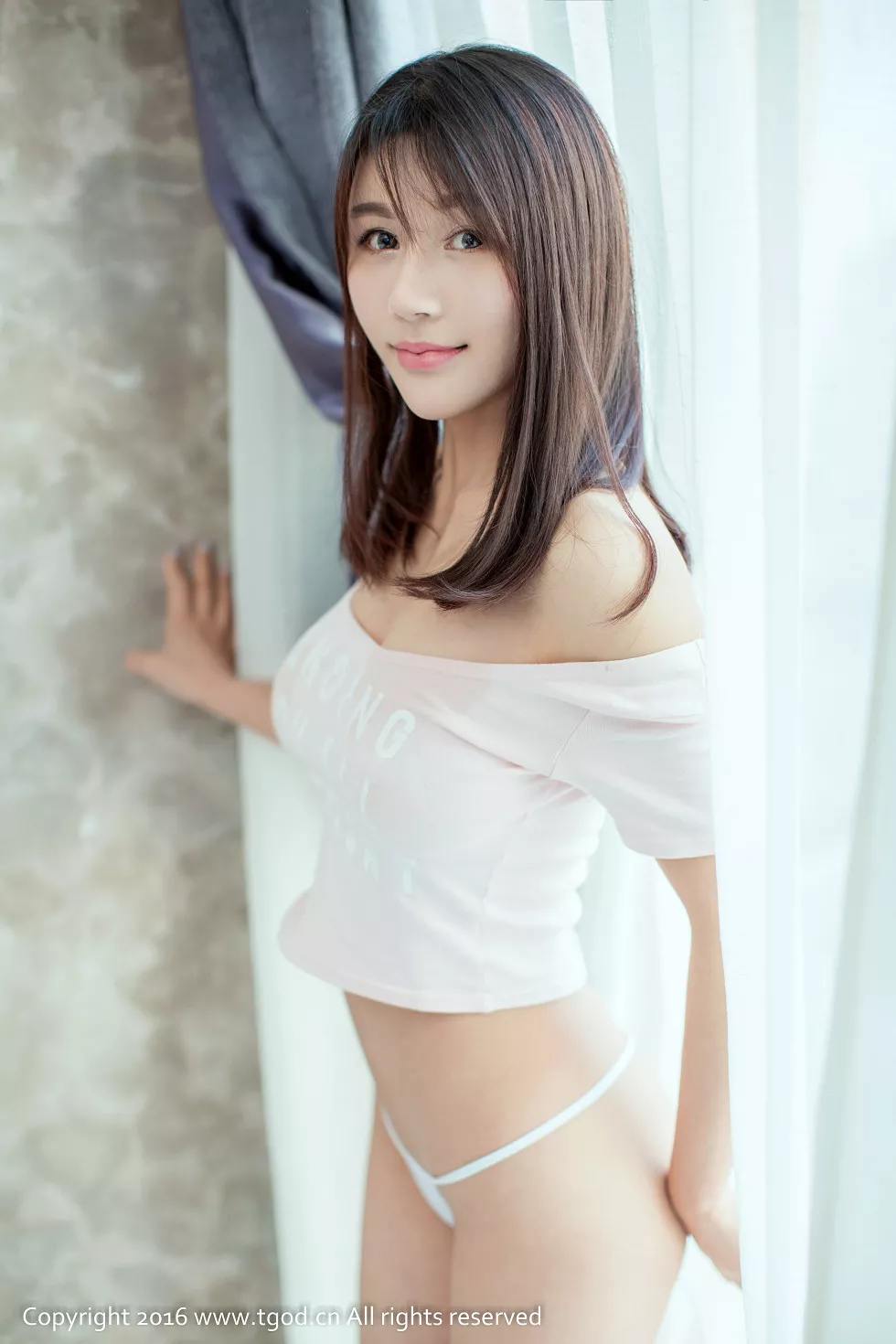 [TGOD推女神]2016.06.17_嫩模宋梓诺Bee白色吊带背心秀美胸丁字裤翘臀诱惑写真56P