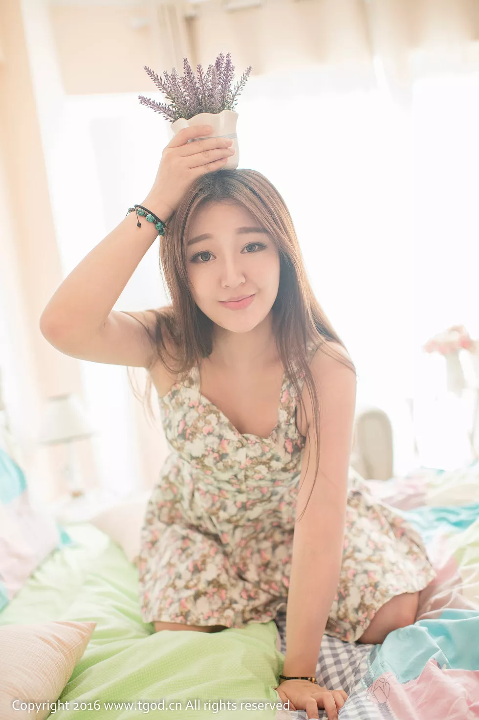 [TGOD推女神]2016.06.15_嫩模小蝴蝶居家花色吊带裙秀美胸邻家姑娘清新写真36P