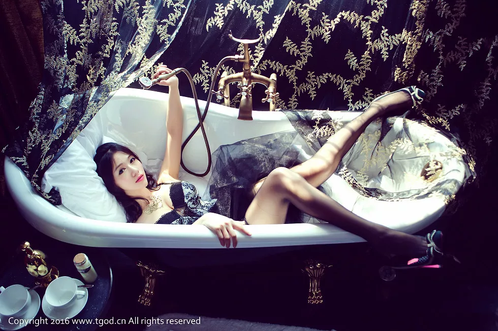 [TGOD推女神]2016.06.26_嫩模展如浴缸里黑色情趣内衣美乳翘臀极致诱惑写真53P