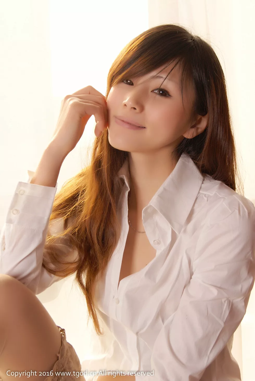 [TGOD推女神]2016.07.12_新晋女神嫩模yoyo脱白色衬衣秀抹胸内衣迷人美胸写真44P