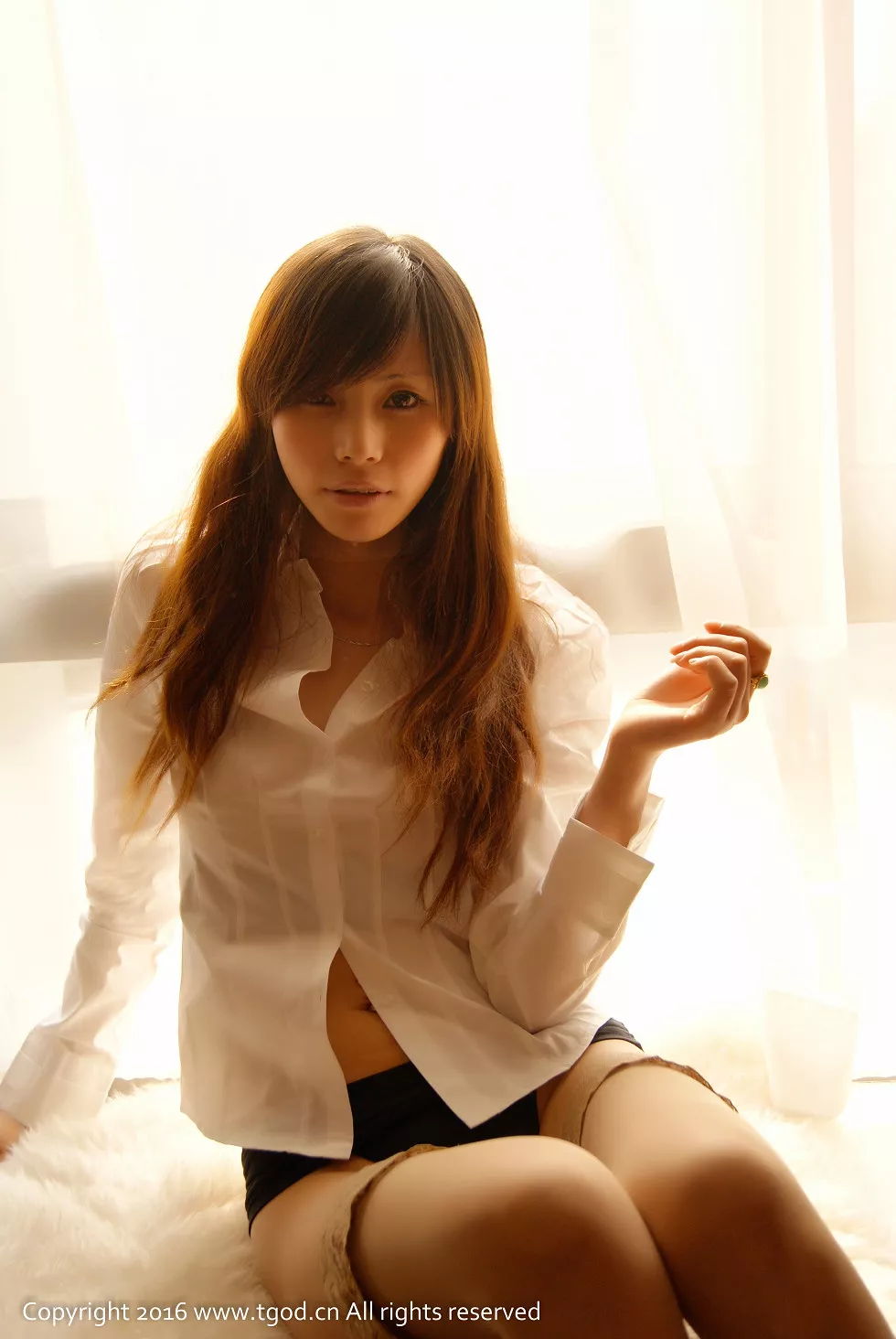 [TGOD推女神]2016.07.12_新晋女神嫩模yoyo脱白色衬衣秀抹胸内衣迷人美胸写真44P