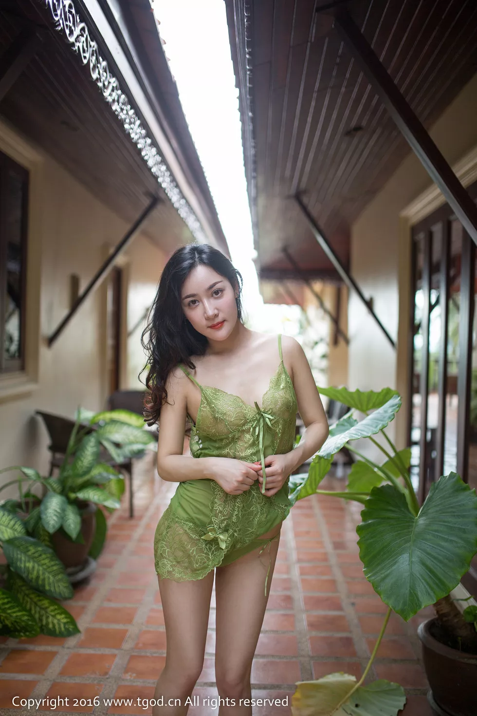 [TGOD推女神]2016.07.09_苏梅岛旅拍之巧儿第一刊脱红色肚兜秀美乳极致诱惑写真52P