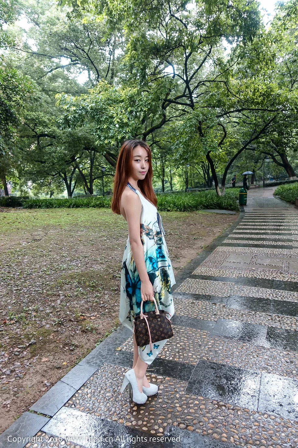 [TGOD推女神]2016.07.16_宜昌旅拍之梓萱Crystal第三刊粉红旗袍装完美身材写真45P