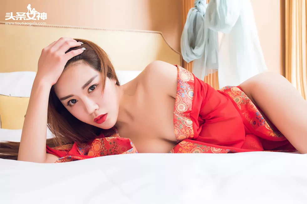 [Toutiao头条女神]No.215_嫩模安苏芮半脱红色古典装秀丁字裤撩人诱惑写真26P