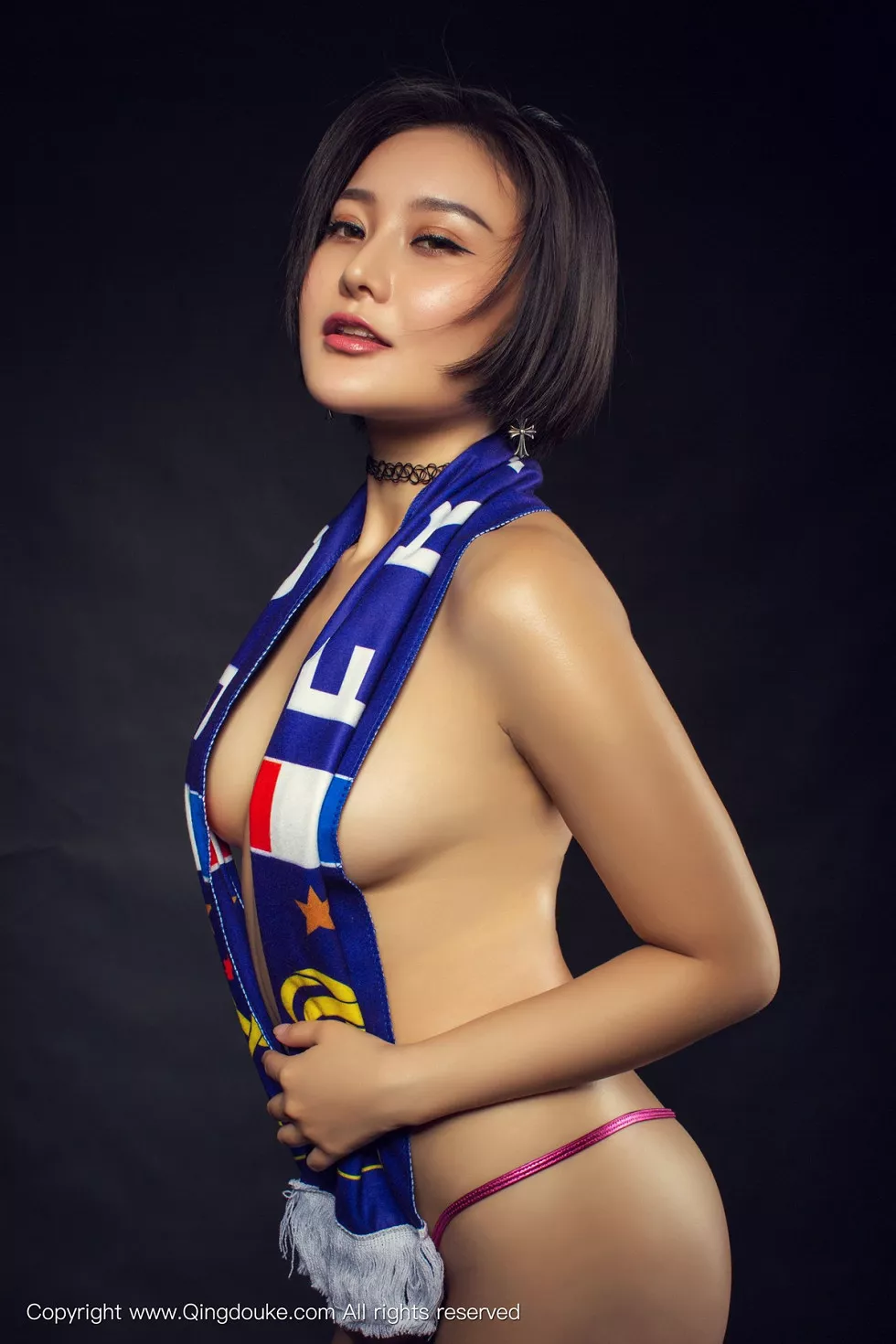[青豆客QingDouKe]2016.11.17_嫩模婵大尺度私房内衣秀美乳丁字裤美臀诱惑写真43P