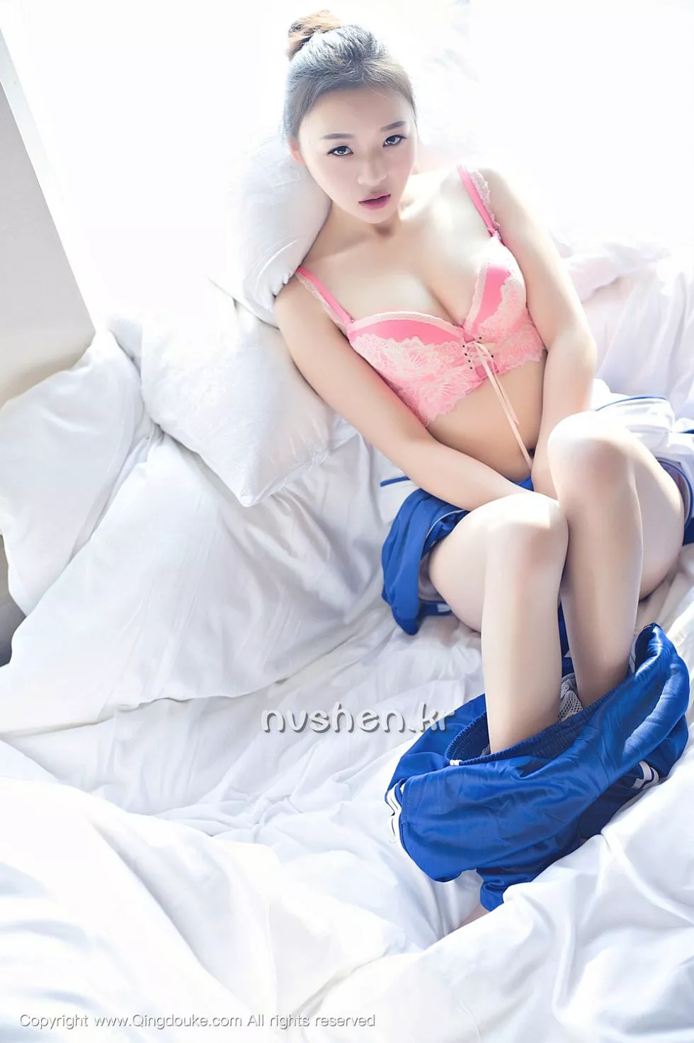 [青豆客QingDouKe]2016.11.29_嫩模Una尤娜校服运动服下粉红内衣完诱惑写真73P