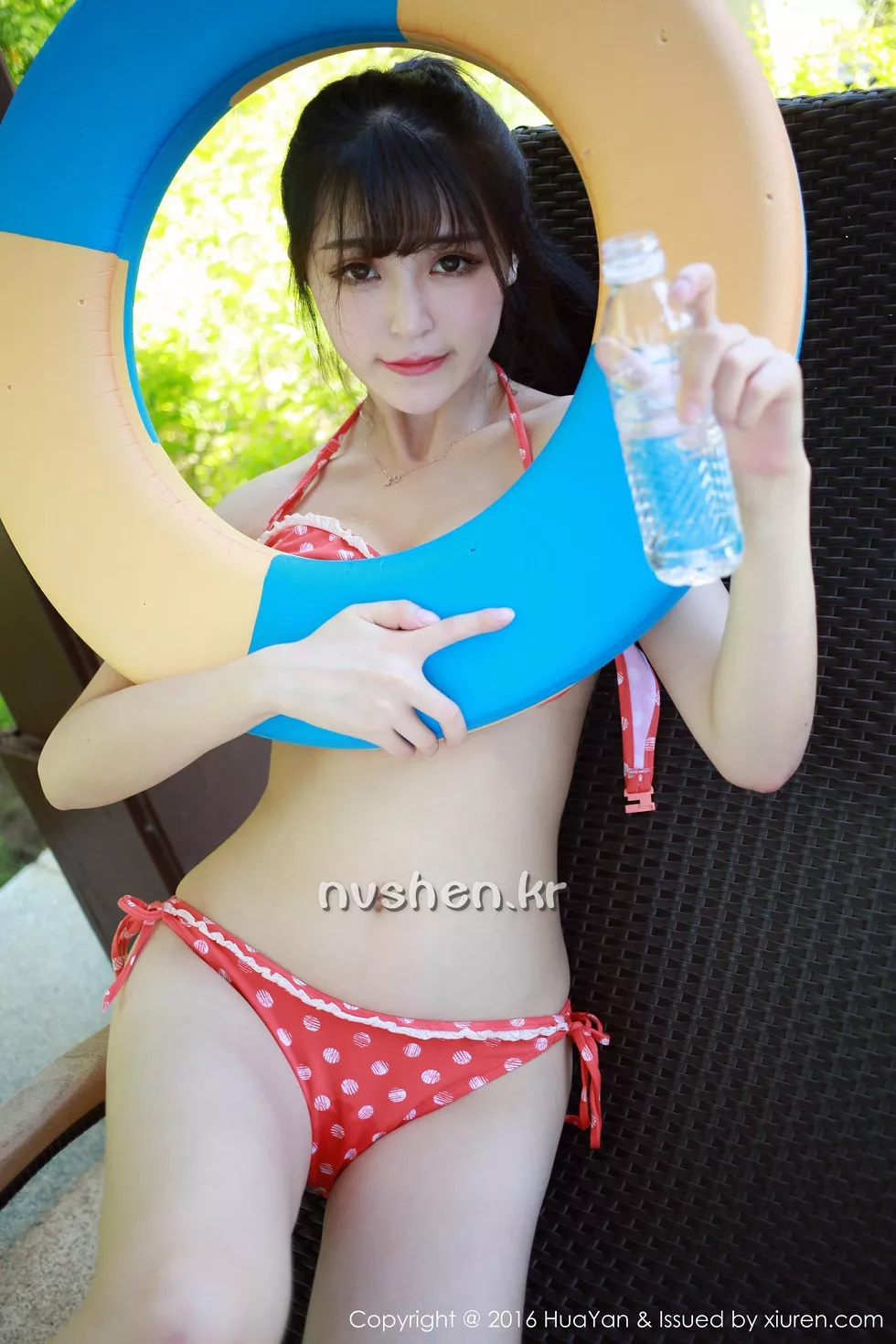 [HuaYan花の颜]Vol.009_嫩模伊小七MoMo三亚旅拍泳池边红色比基尼性感写真52P
