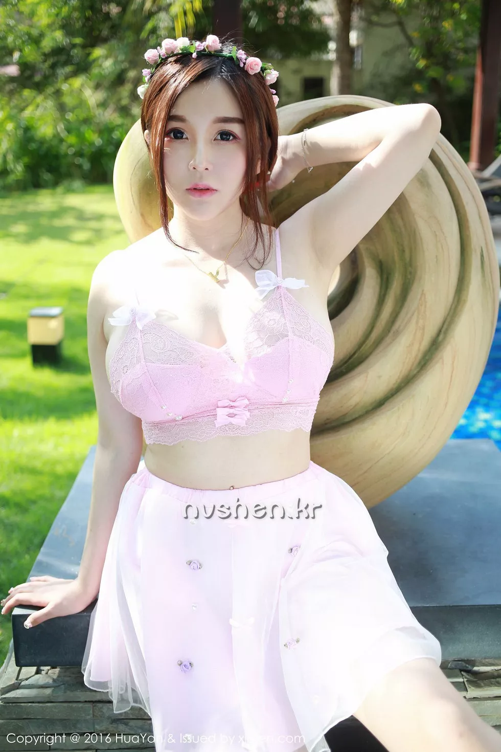 [HuaYan花の颜]Vol.007_嫩模沈蜜桃off三亚旅拍巨乳花仙子粉红内衣秀豪乳写真55P