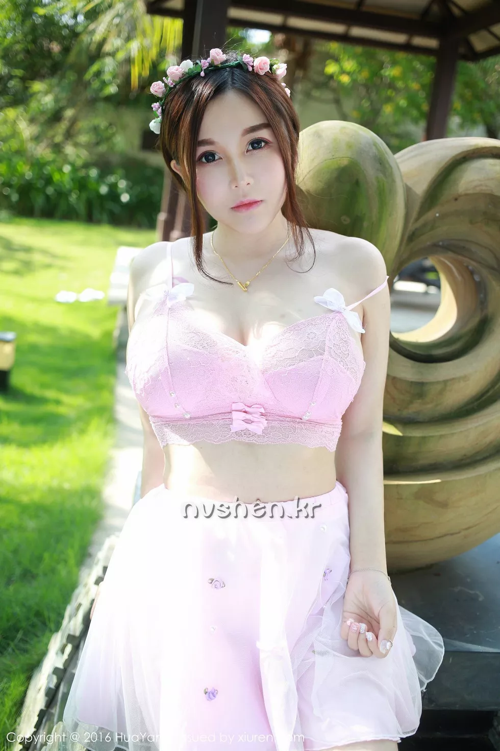[HuaYan花の颜]Vol.007_嫩模沈蜜桃off三亚旅拍巨乳花仙子粉红内衣秀豪乳写真55P
