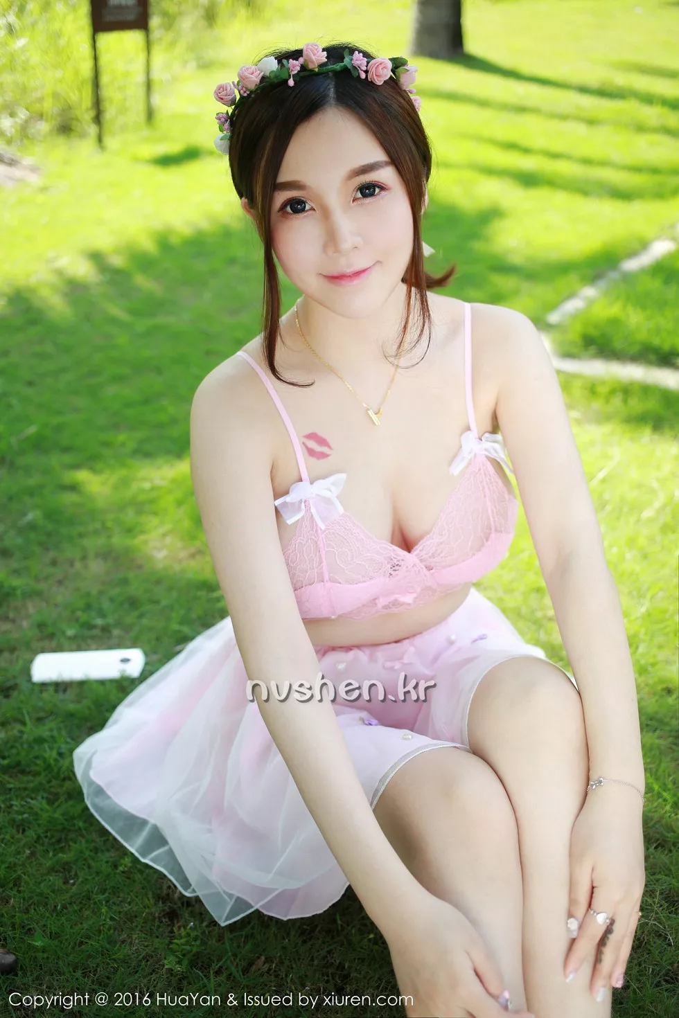 [HuaYan花の颜]Vol.007_嫩模沈蜜桃off三亚旅拍巨乳花仙子粉红内衣秀豪乳写真55P