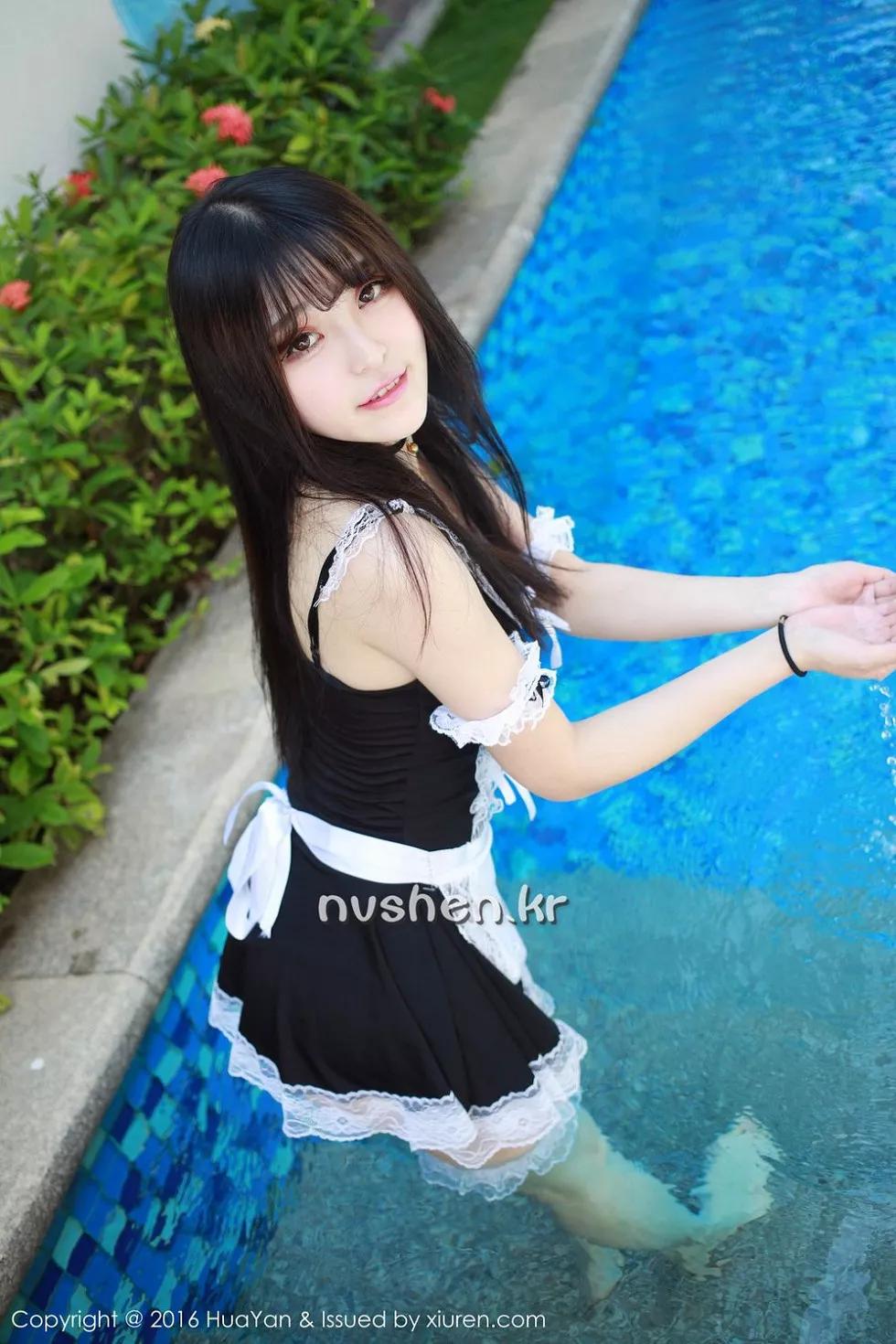 [HuaYan花の颜]Vol.014_嫩模伊小七MoMo三亚旅拍居家性感女仆装秀美胸迷人写真50P