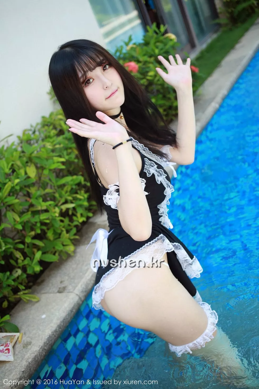 [HuaYan花の颜]Vol.014_嫩模伊小七MoMo三亚旅拍居家性感女仆装秀美胸迷人写真50P