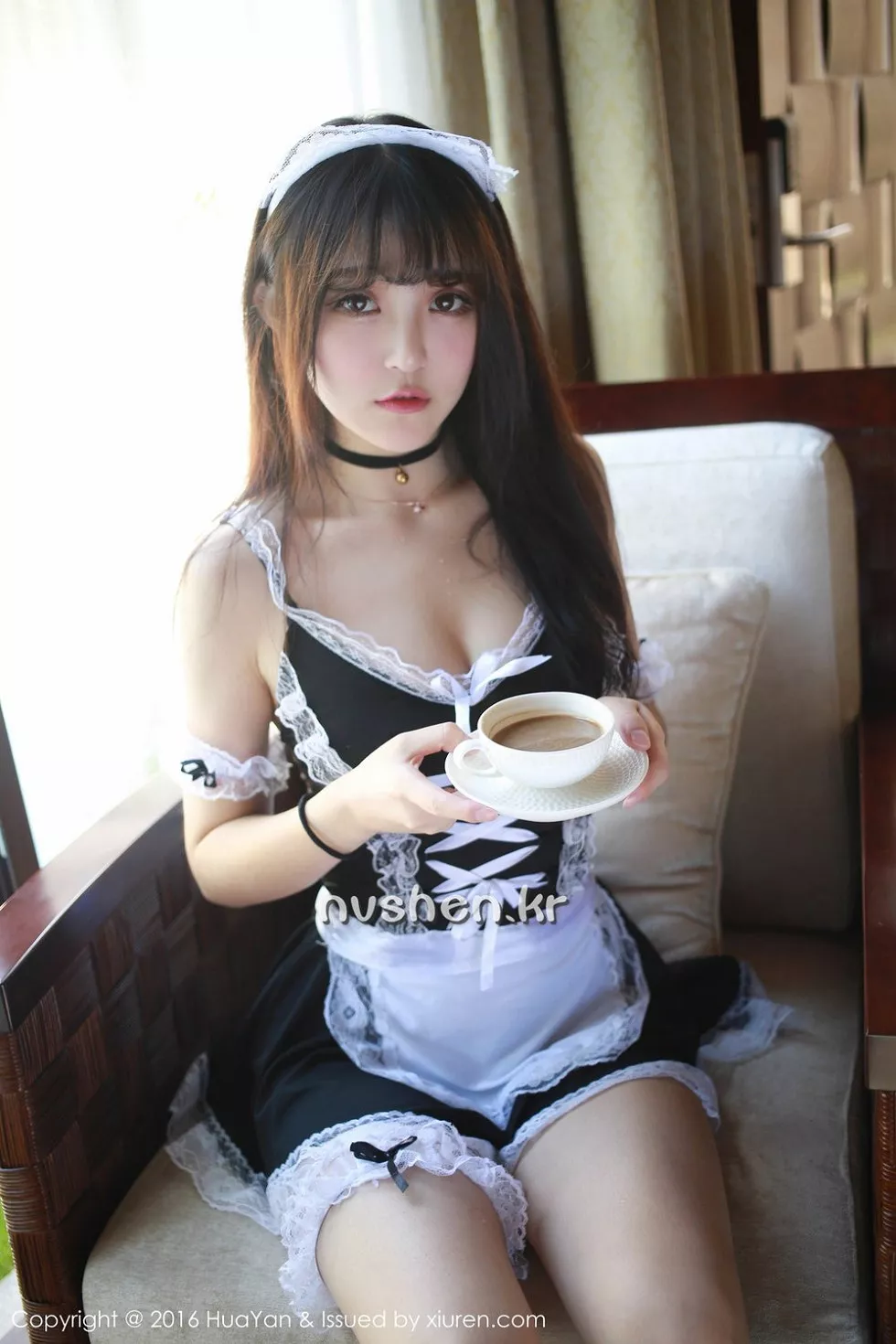 [HuaYan花の颜]Vol.014_嫩模伊小七MoMo三亚旅拍居家性感女仆装秀美胸迷人写真50P