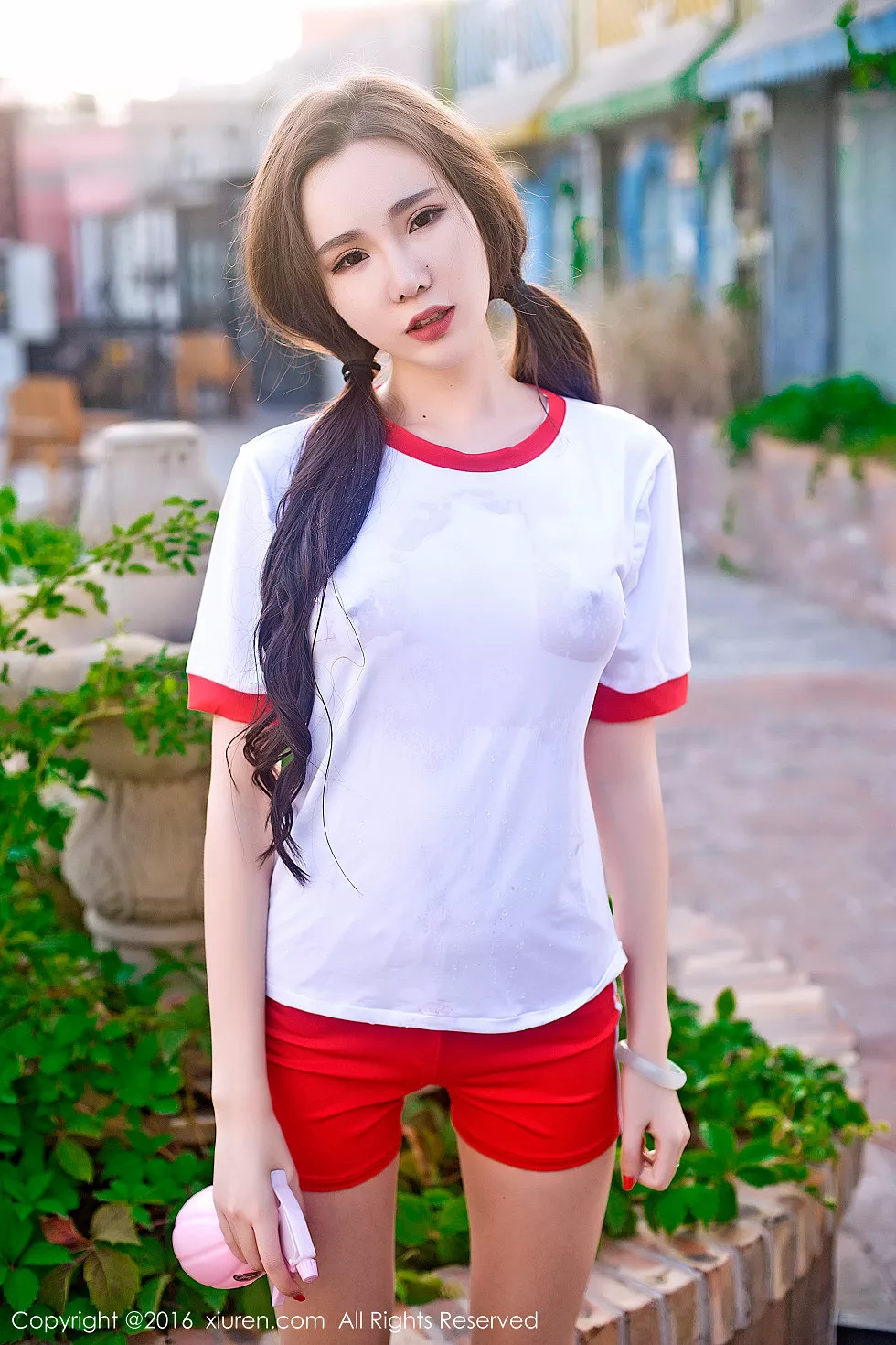 XiuRen第669期_嫩模萌琪琪Irene吊带薄纱睡裙透视秀美乳完美身材诱惑写真72P