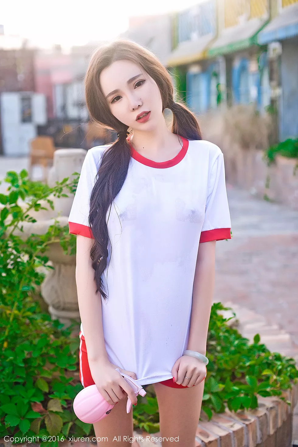 XiuRen第669期_嫩模萌琪琪Irene吊带薄纱睡裙透视秀美乳完美身材诱惑写真72P