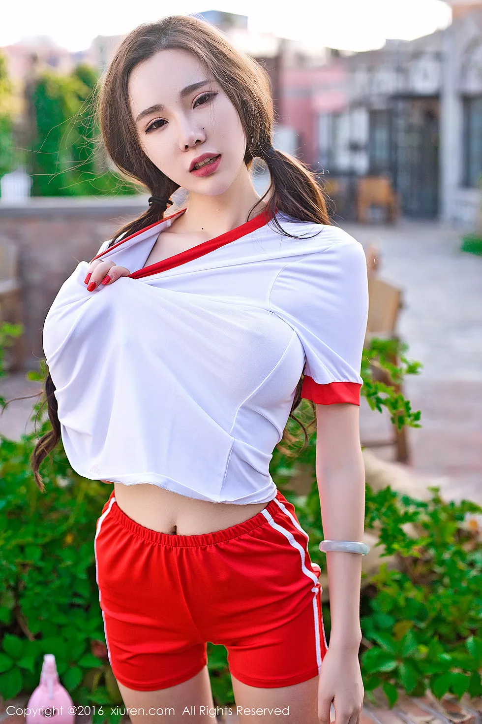 XiuRen第669期_嫩模萌琪琪Irene吊带薄纱睡裙透视秀美乳完美身材诱惑写真72P
