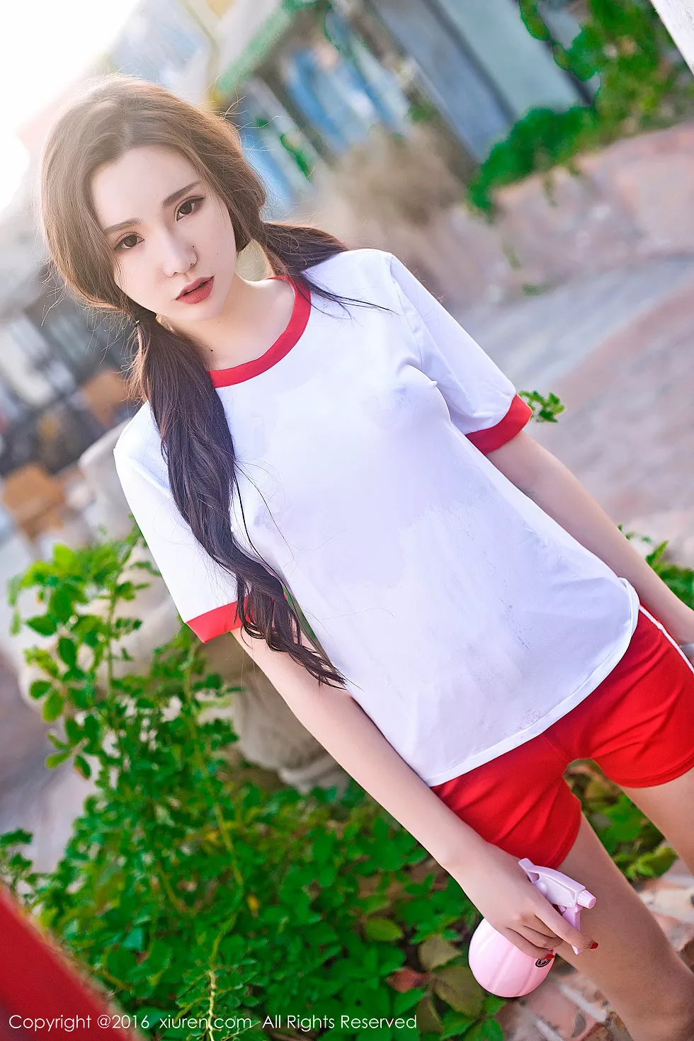 XiuRen第669期_嫩模萌琪琪Irene吊带薄纱睡裙透视秀美乳完美身材诱惑写真72P