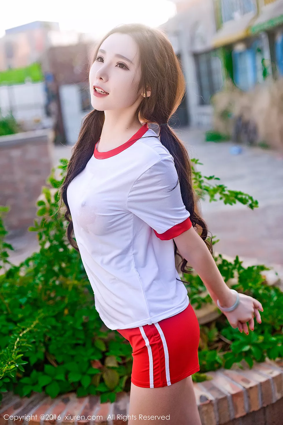 XiuRen第669期_嫩模萌琪琪Irene吊带薄纱睡裙透视秀美乳完美身材诱惑写真72P