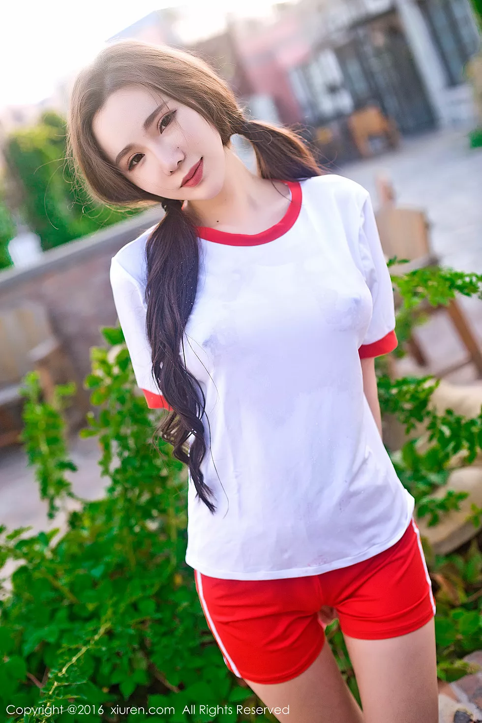 XiuRen第669期_嫩模萌琪琪Irene吊带薄纱睡裙透视秀美乳完美身材诱惑写真72P
