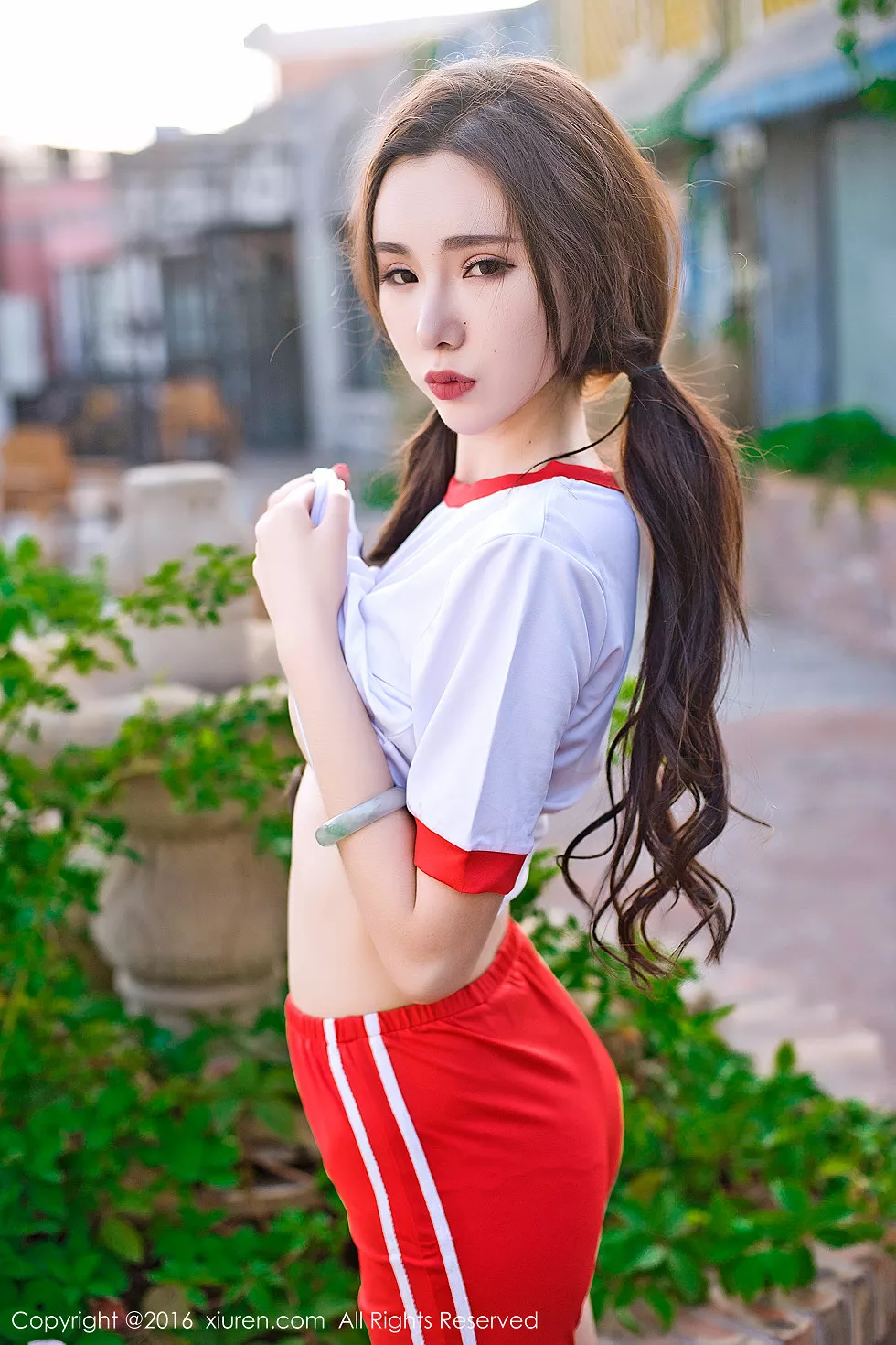 XiuRen第669期_嫩模萌琪琪Irene吊带薄纱睡裙透视秀美乳完美身材诱惑写真72P