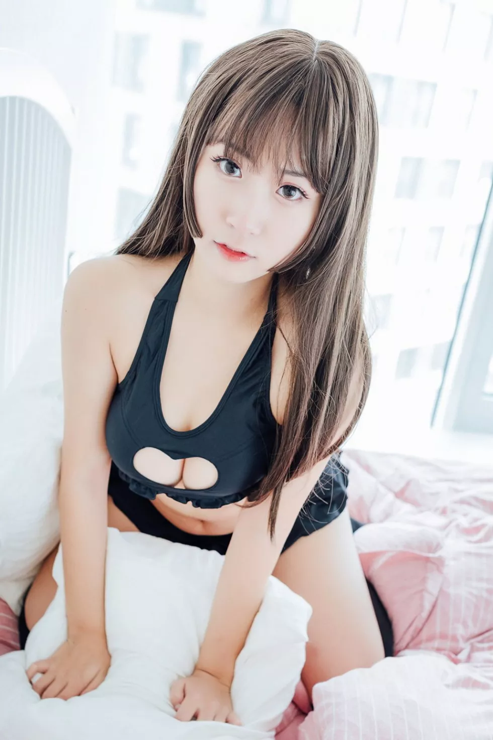[BoLoli波萝社新刊]Vol.020_嫩模猫九酱Sakura粉红大床上性感黑色内衣写真41P