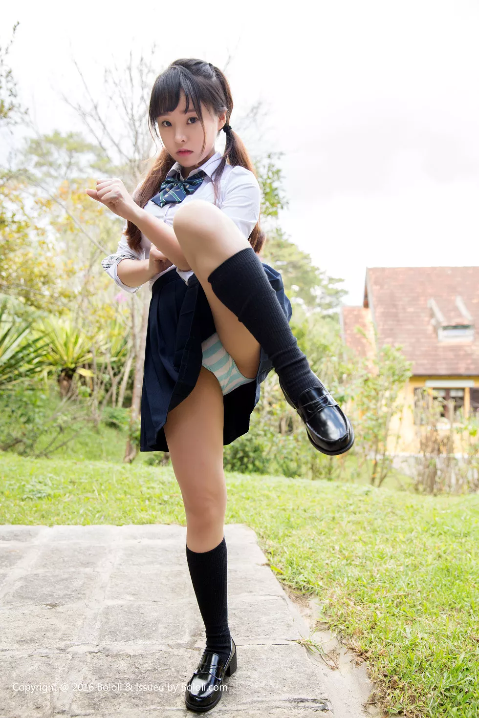 [BoLoli波萝社新刊]Vol.023_嫩模柳侑绮VS夏美酱学生装户外野战篇诱惑写真37P