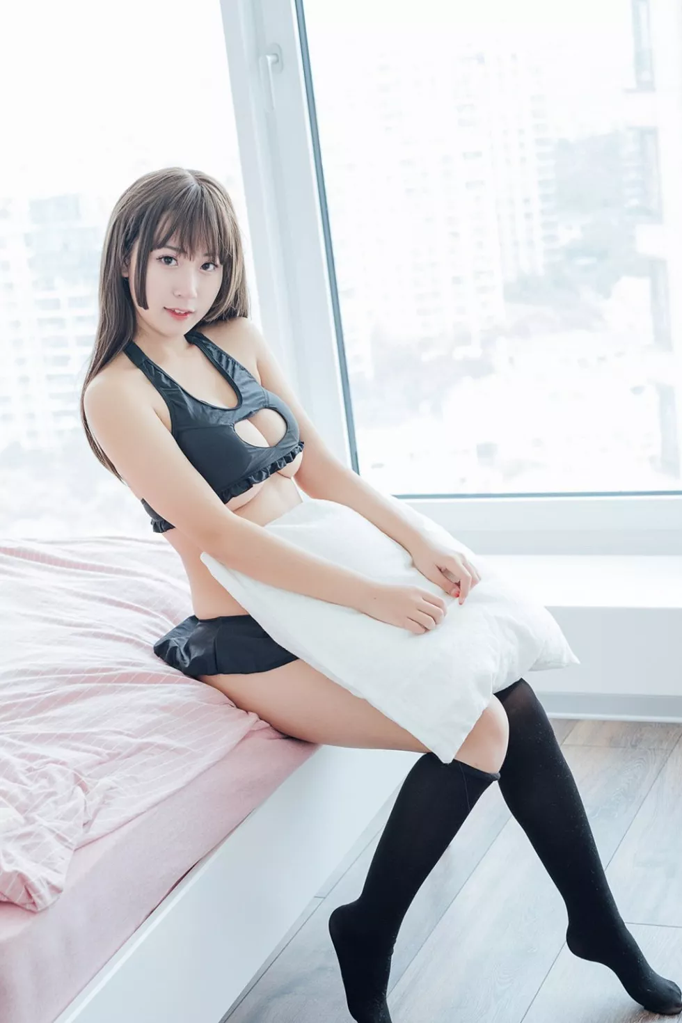 [BoLoli波萝社新刊]Vol.020_嫩模猫九酱Sakura粉红大床上性感黑色内衣写真41P