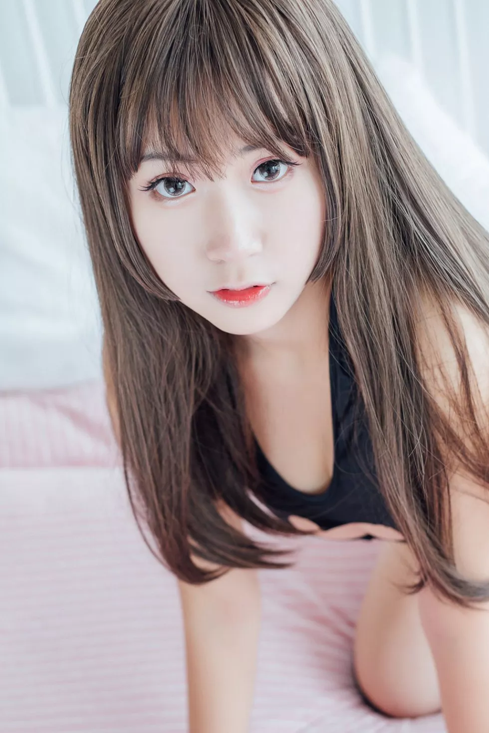 [BoLoli波萝社新刊]Vol.020_嫩模猫九酱Sakura粉红大床上性感黑色内衣写真41P