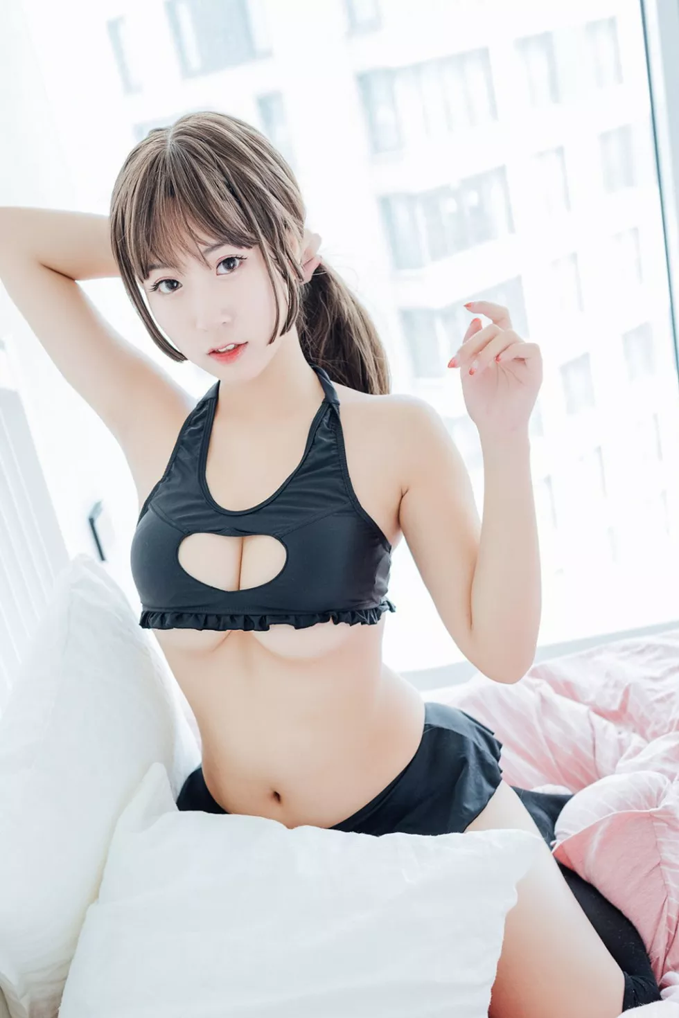 [BoLoli波萝社新刊]Vol.020_嫩模猫九酱Sakura粉红大床上性感黑色内衣写真41P