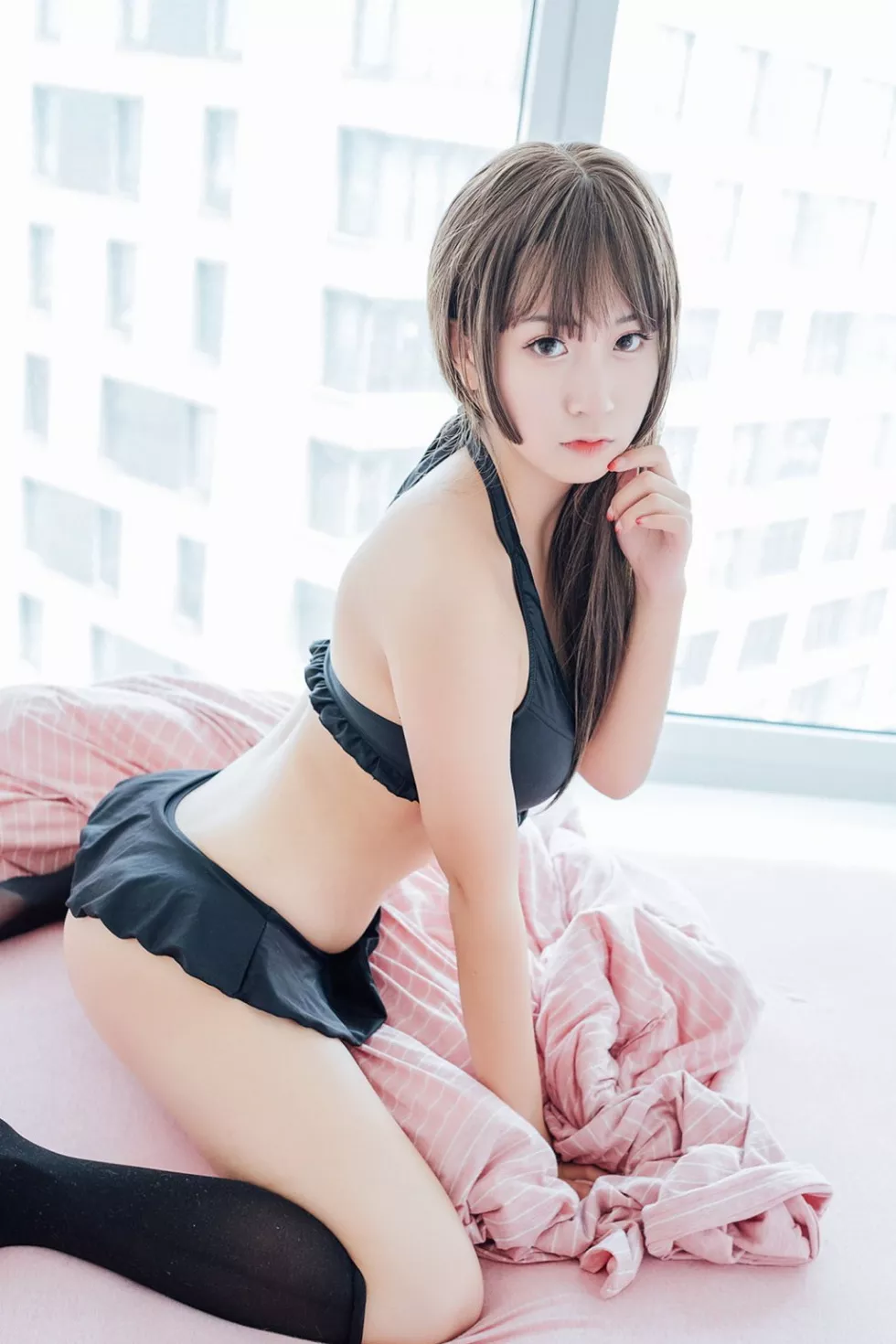 [BoLoli波萝社新刊]Vol.020_嫩模猫九酱Sakura粉红大床上性感黑色内衣写真41P
