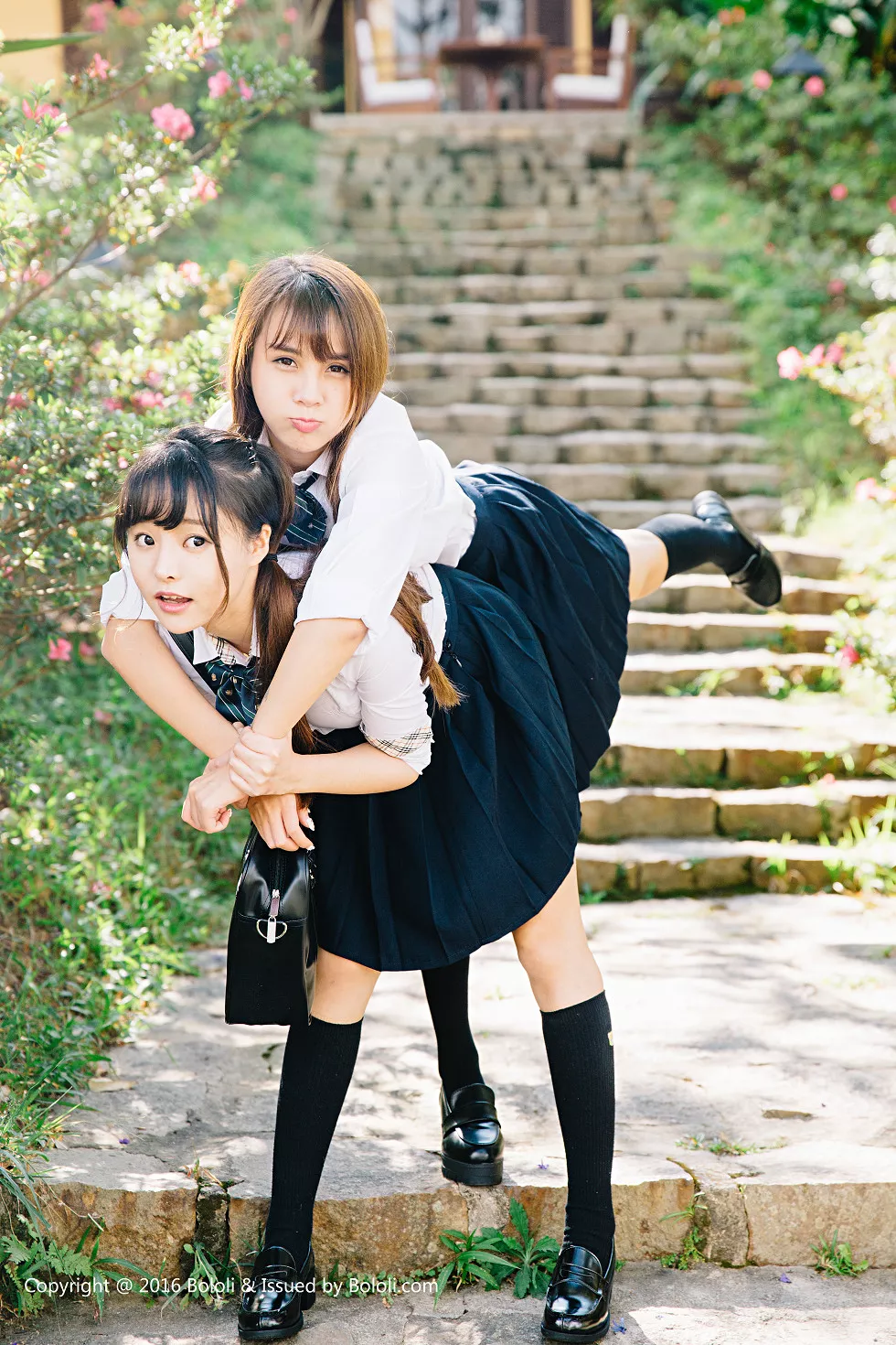 [BoLoli波萝社新刊]Vol.023_嫩模柳侑绮VS夏美酱学生装户外野战篇诱惑写真37P