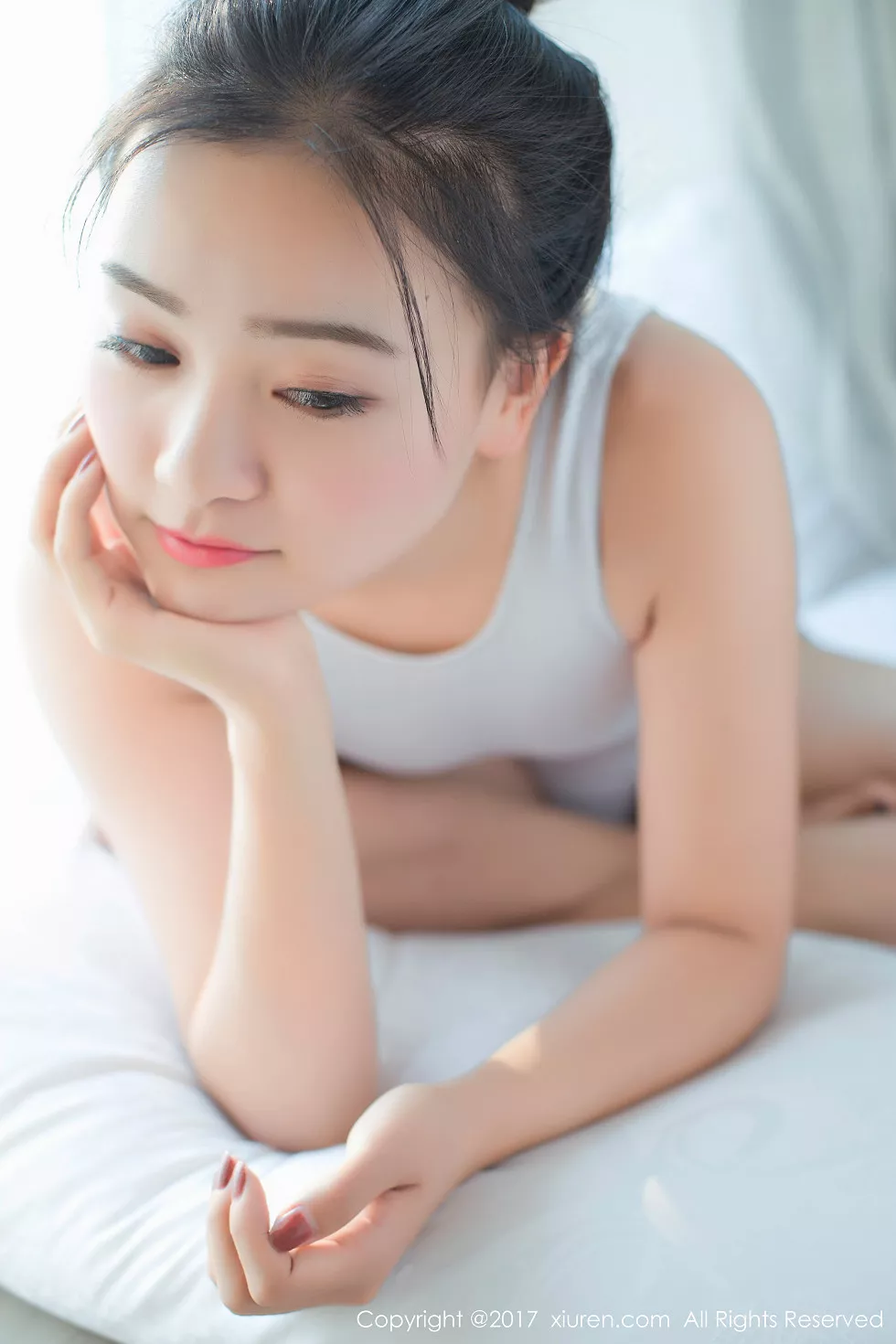 XiuRen第684期_嫩模芈琳娜居家蓝色低胸体操服秀美胸白色死库水性感写真62P