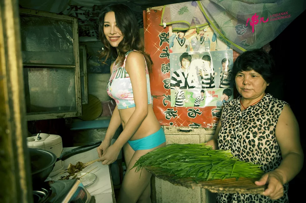 摄影师刘嘉楠精品摄影作品合集《胡同里的性感撸串儿》烧烤女郎写真27P
