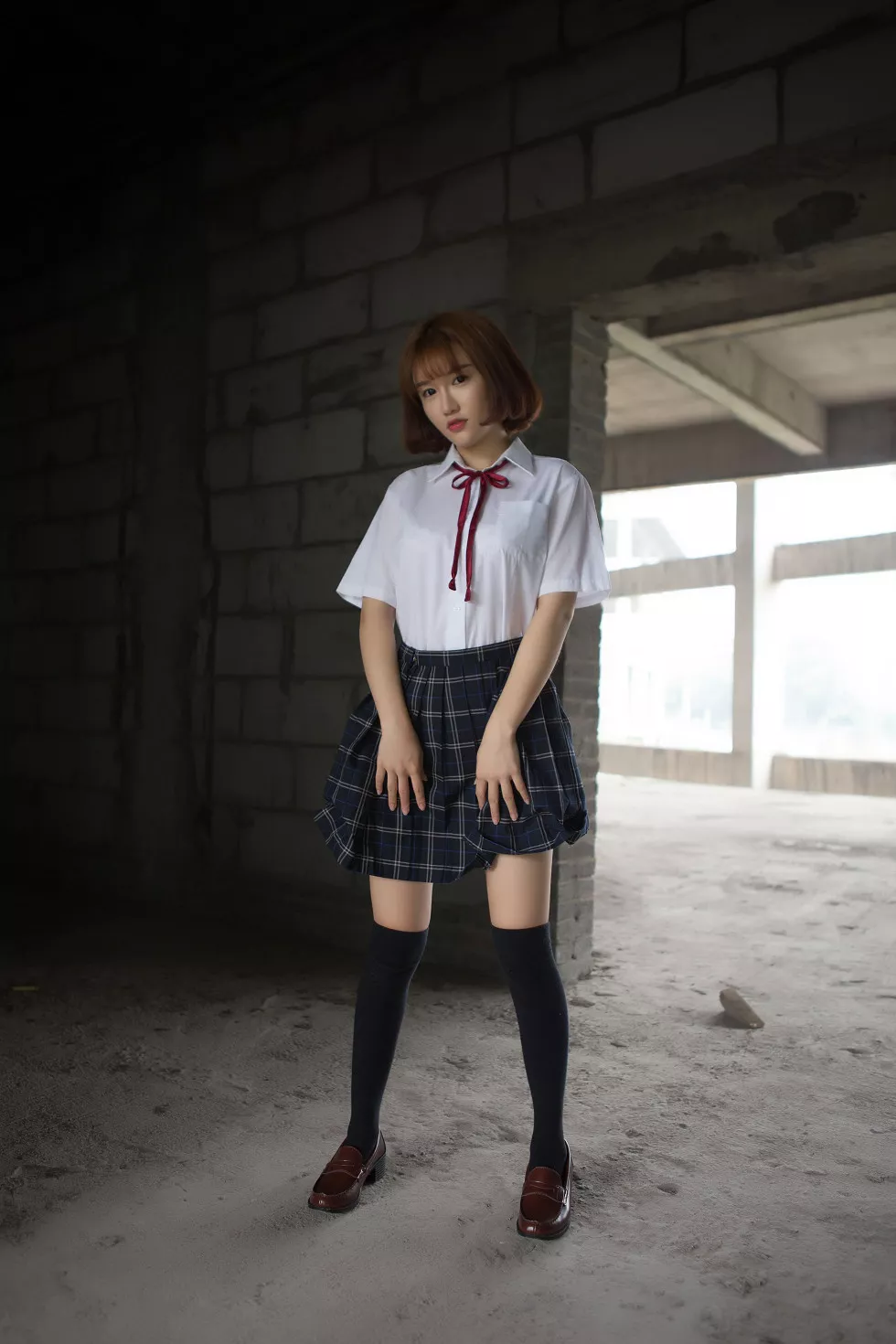 嫩模k8傲娇萌萌Vivian早期学生装野外捆绑大尺度露豪乳诱惑写真42P