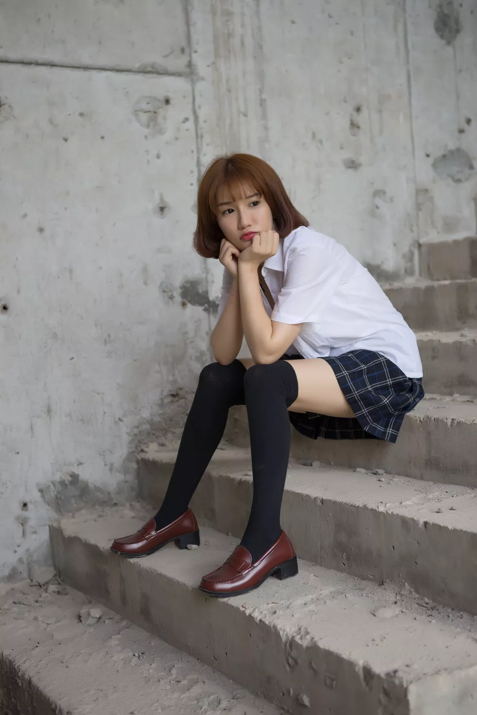 嫩模k8傲娇萌萌Vivian早期学生装野外捆绑大尺度露豪乳诱惑写真42P
