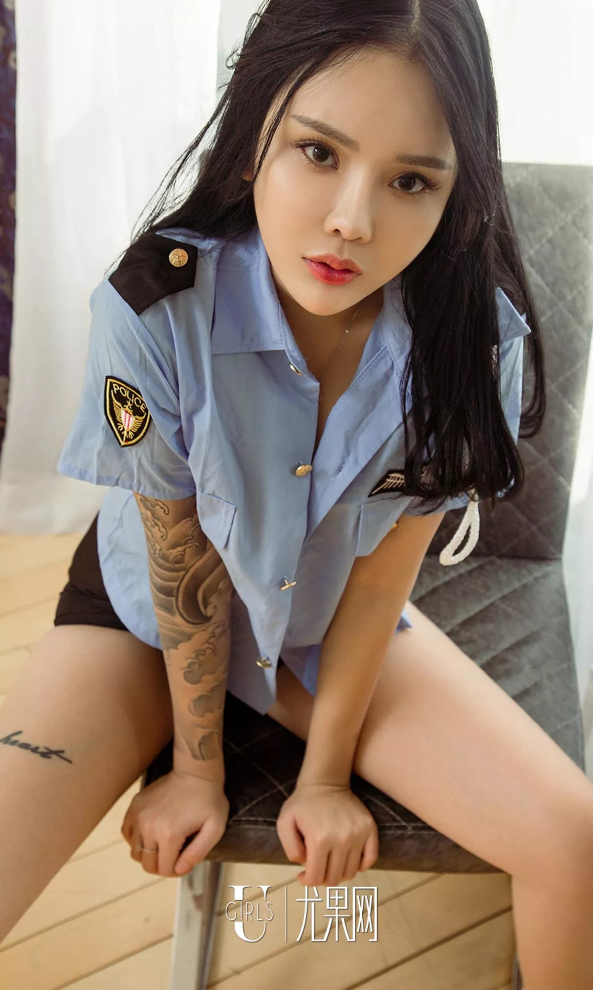 [Ugirls爱尤物]No.662_嫩模妥妥花臂警花性感女警制服半露豪乳撩人诱惑写真40P
