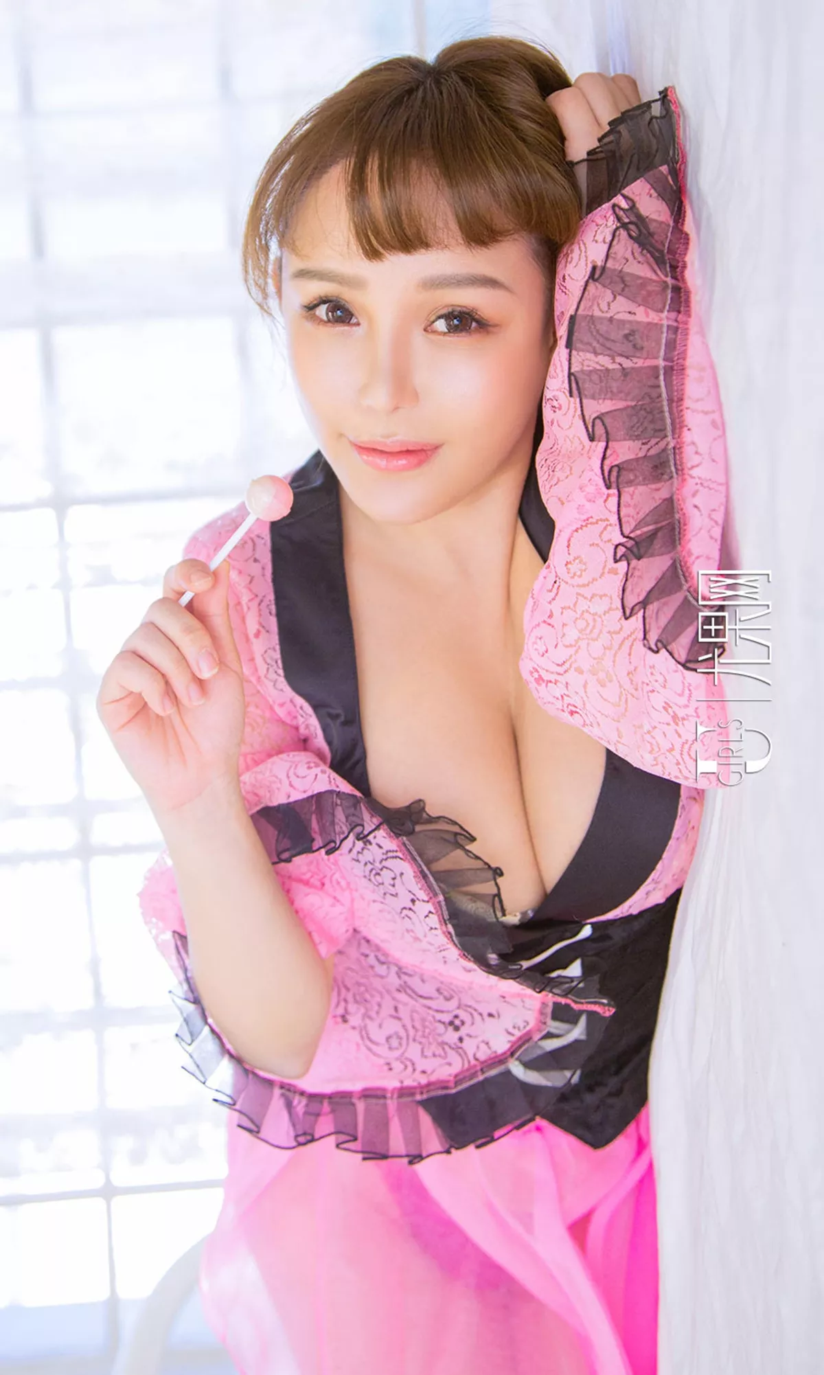 [Ugirls爱尤物]No.668_嫩模白熙萌嫩粉蕾丝连衣裙秀完美身材傲人美乳清爽诱惑写真40P