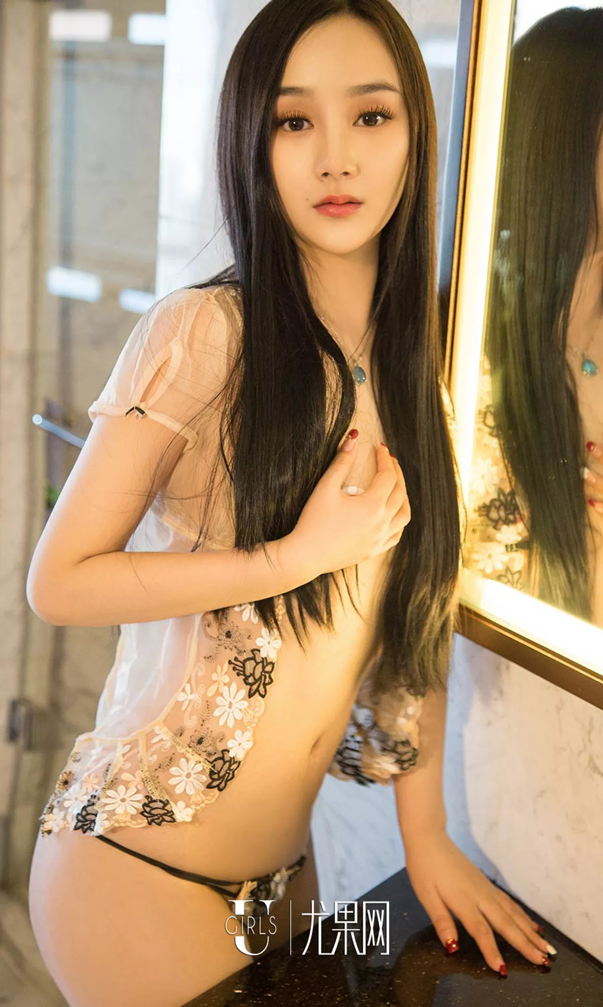 [Ugirls爱尤物]No.674_嫩模贺欣畅居家情趣薄纱秀傲人美乳丁字裤美臀诱惑写真41P