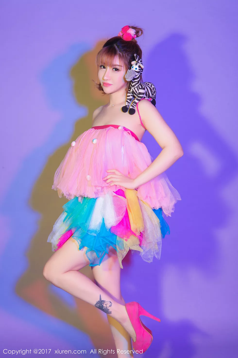 XiuRen第722期_嫩模K8傲娇萌萌Vivian浴室里全裸上身手遮豪乳诱惑写真62P